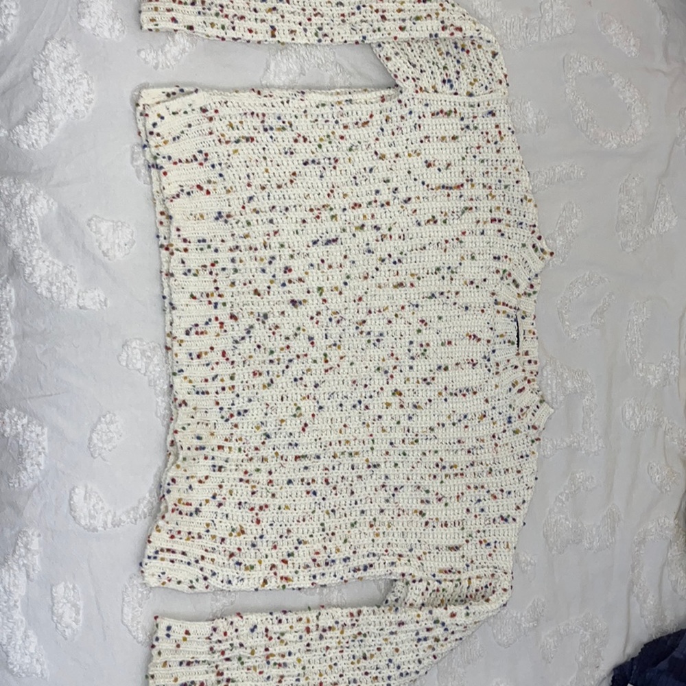 I am listening a confetti fleece sweater. Gently used